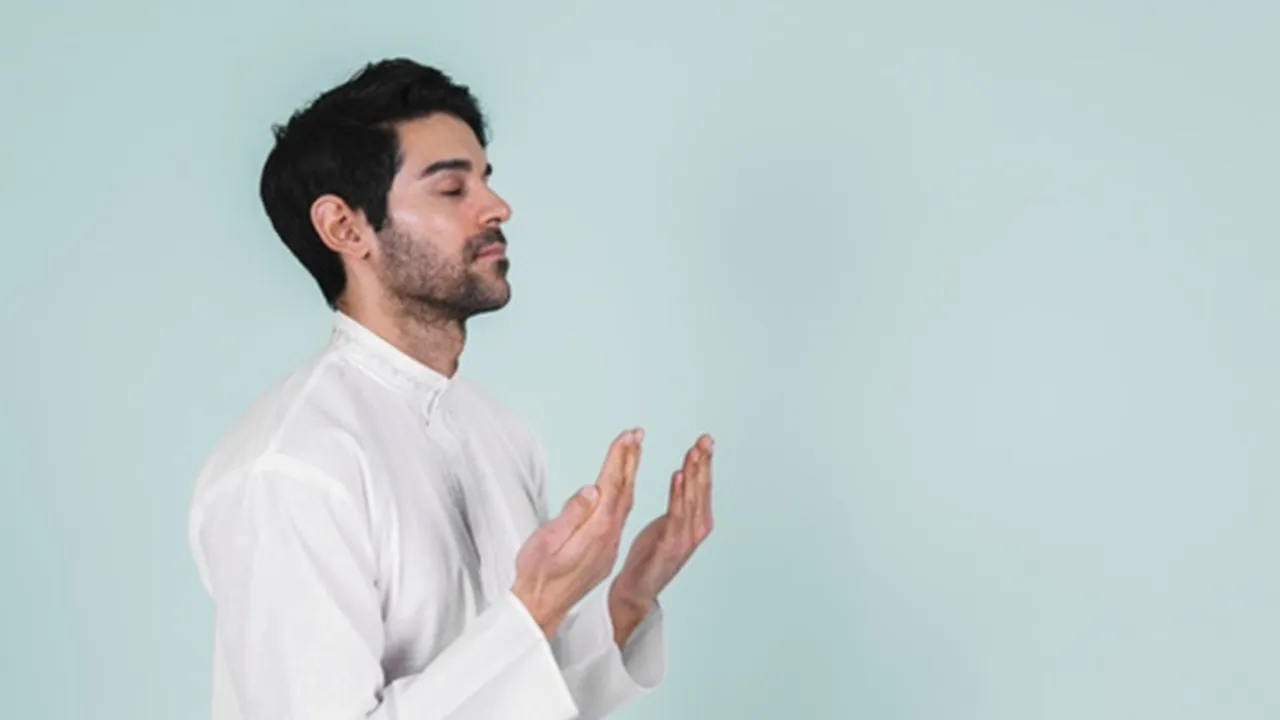 8 Bacaan Setelah Sholat Wajib, Anjuran Doa dan Dzikir untuk Raih Ketenangan