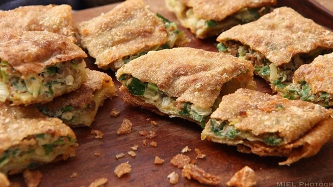 8 Cara Membuat Martabak Telur Praktis, Enak dan Renyah