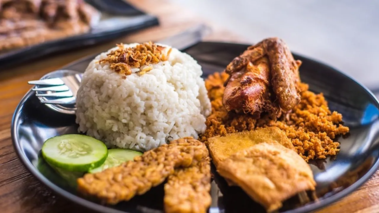 8 Cara Membuat Nasi Uduk yang Gurih, Enak dan Sederhana