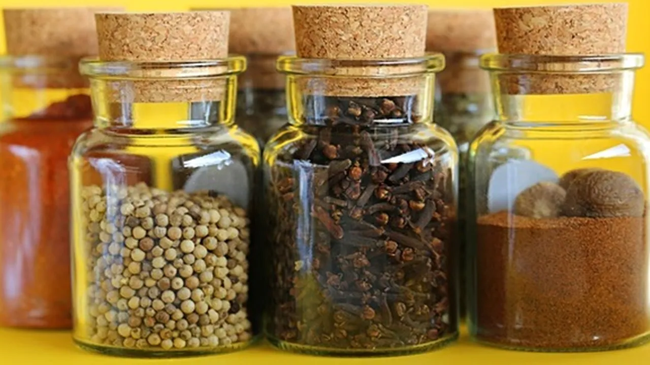 8 Cara Menyimpan Bumbu Dapur Agar Awet, Perhatikan Tempat Penyimpanan