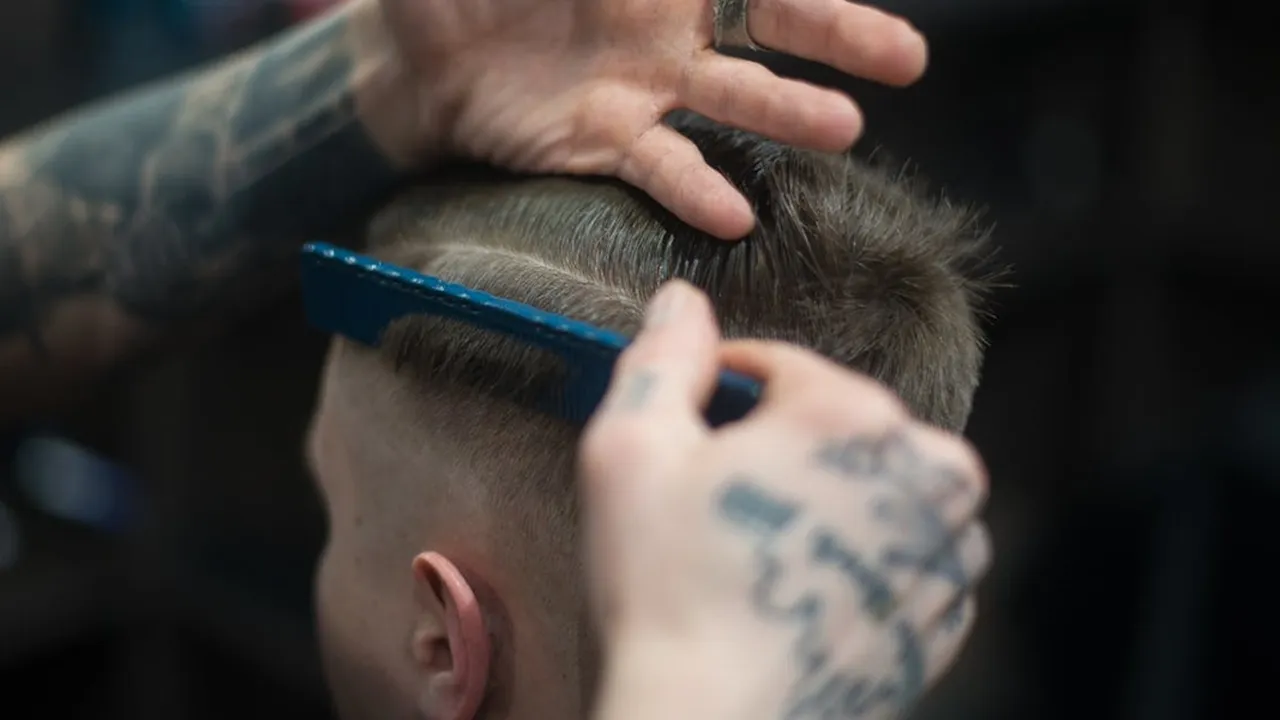 8 Gaya Rambut Pendek Pria Indo yang Umum Dipilih dan Cocok untuk Aktivitas Sehari-hari