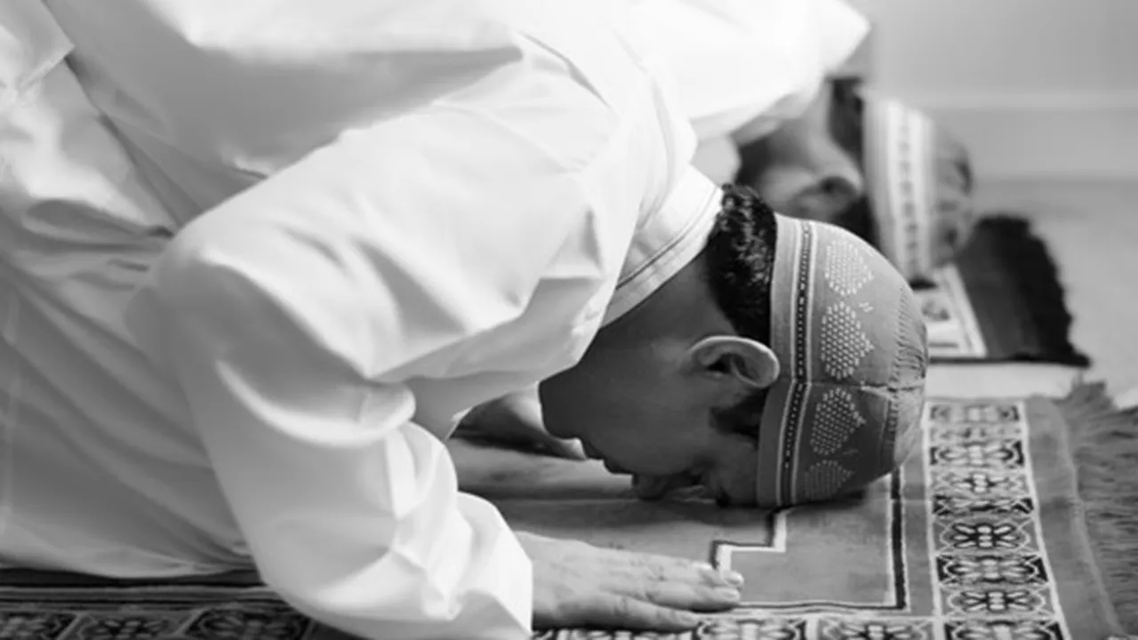 8 Hal yang Membatalkan Sholat Beserta Syaratnya yang Wajib Diketahui Umat Muslim