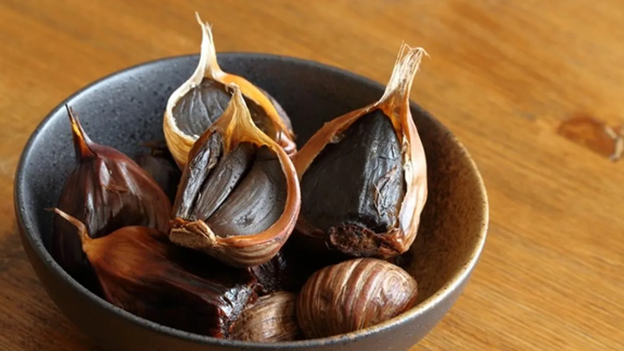 8 Manfaat Bawang Hitam untuk Kesehatan, Kaya Antioksidan - Bisa Atasi Alergi
