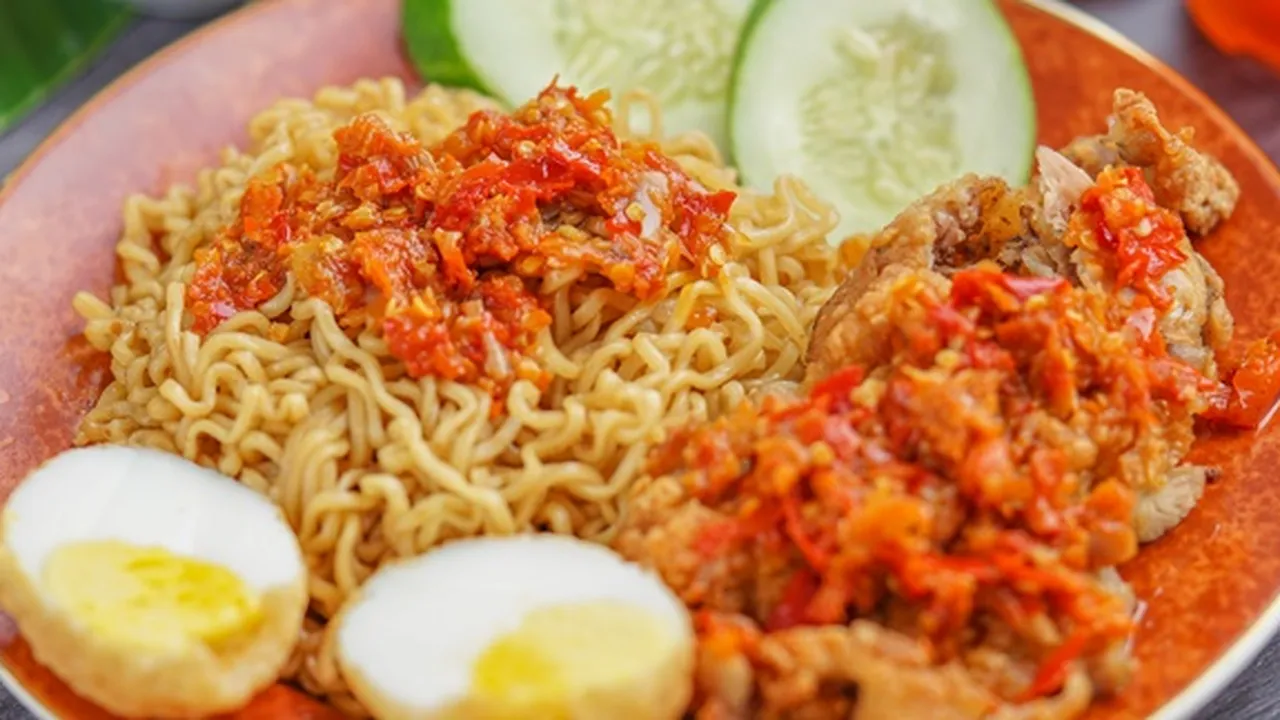 8 Resep Rekomendasi Mie Pedas Hits Seperti di Kedai, Gampang dan Lezat!