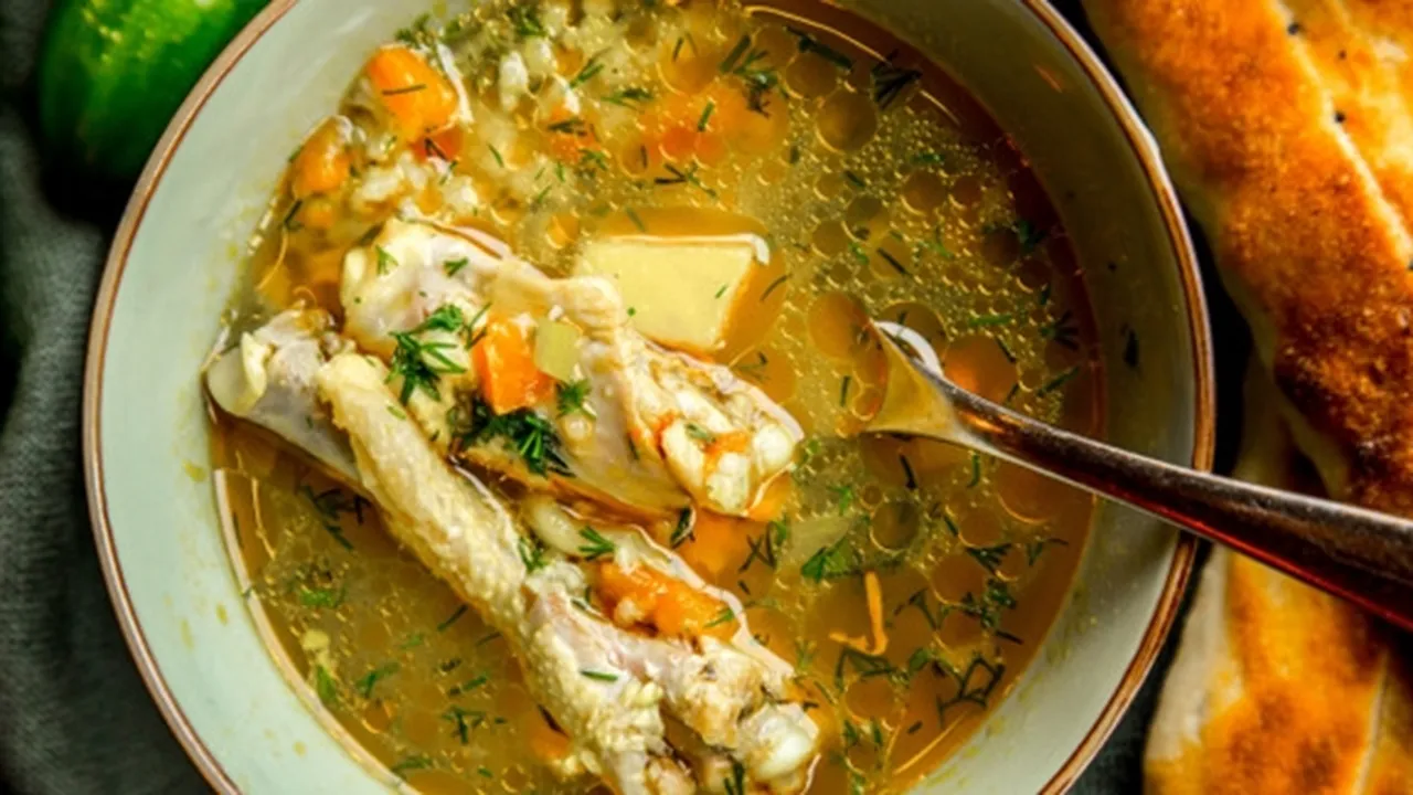 8 Resep Sop Ayam yang Enak dan Praktis, Hidangan Hangat Menyegarkan