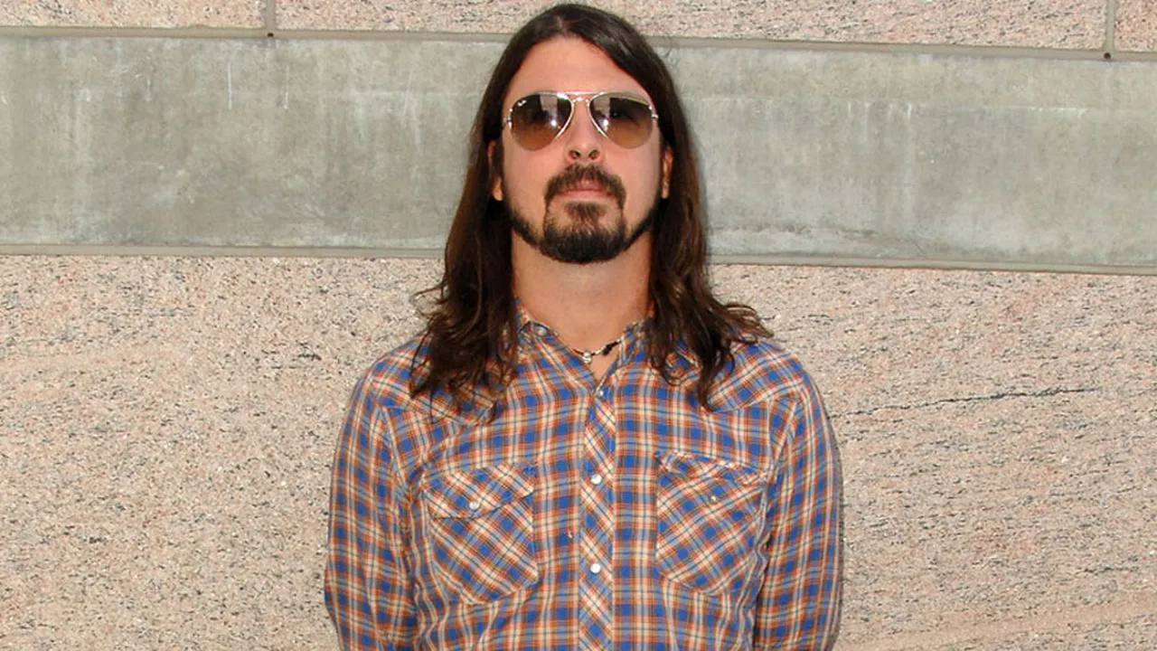 9 Alasan Kenapa Dave Grohl Layak Jadi Raja Para Rock Stars!