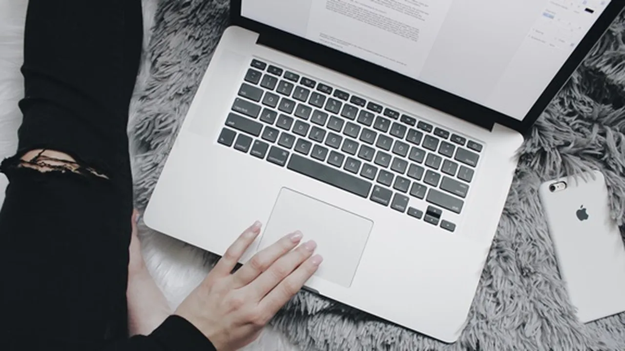 9 Cara Cek Tipe Laptop dengan Mudah, Ketahui Pula Spesifikasi Lengkapnya!