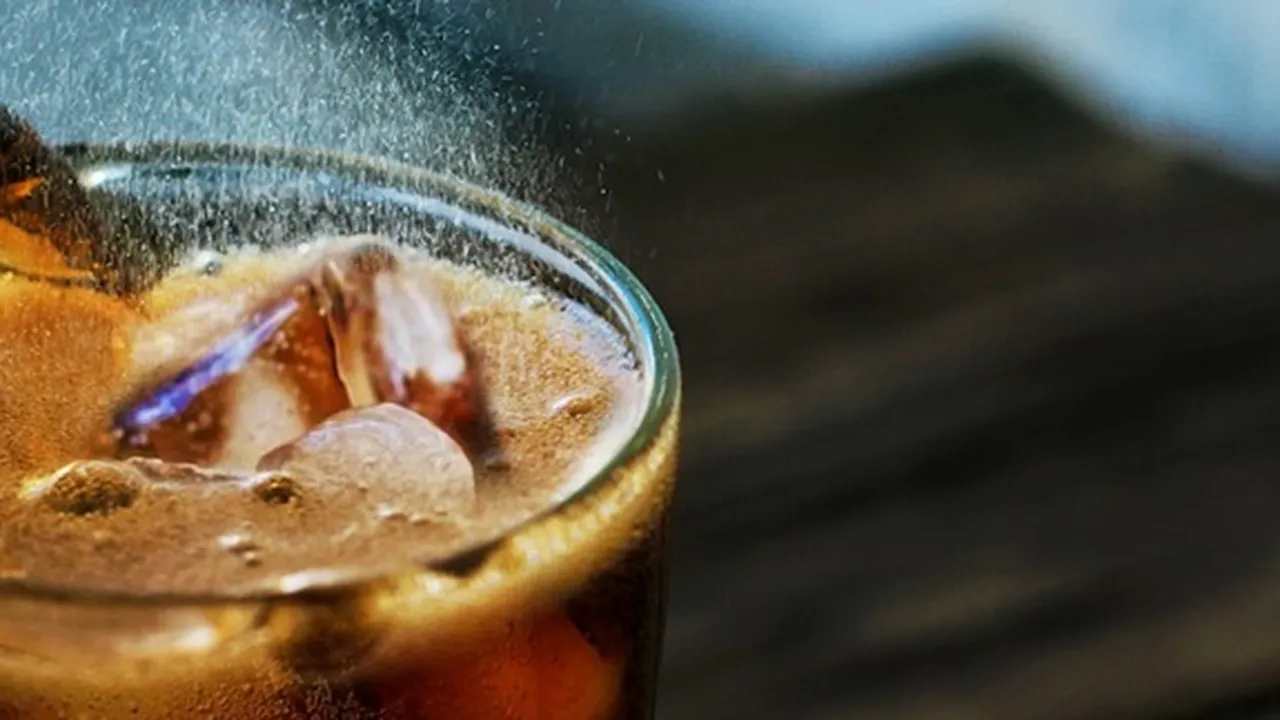 9 Dampak Buruk Minuman Bersoda untuk Kesehatan, Bisa Timbulkan Perut Buncit
