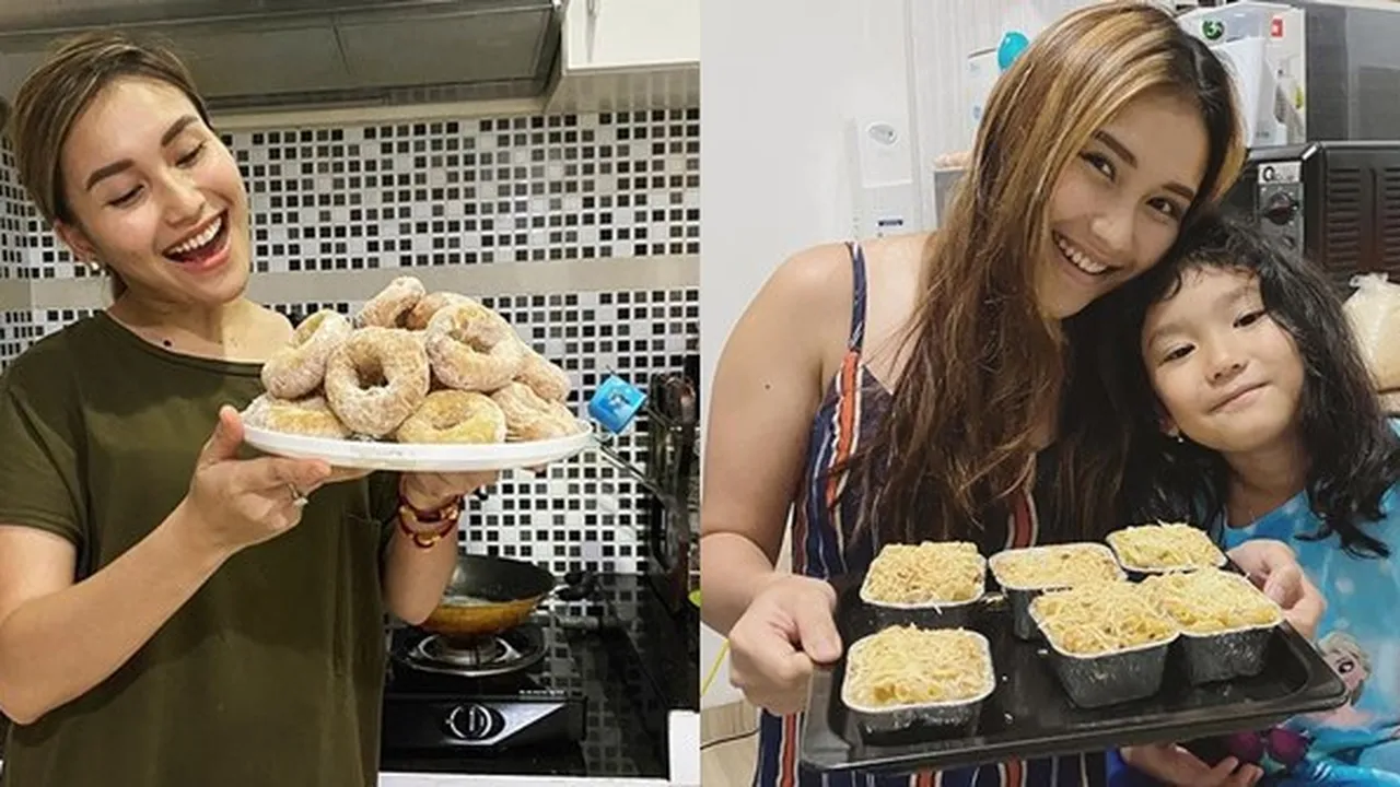9 Foto Ayu Ting Ting Masak di Dapur Saat #DiRumahAja, Bikin Cemilan Berbeda Setiap Hari
