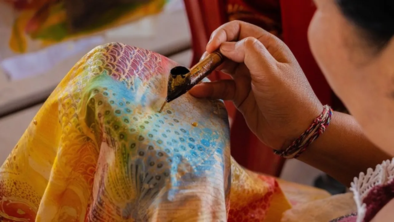 9 Jenis Batik Populer Khas Berbagai Daerah di Indonesia, Parangkusumo - Mega Mendung