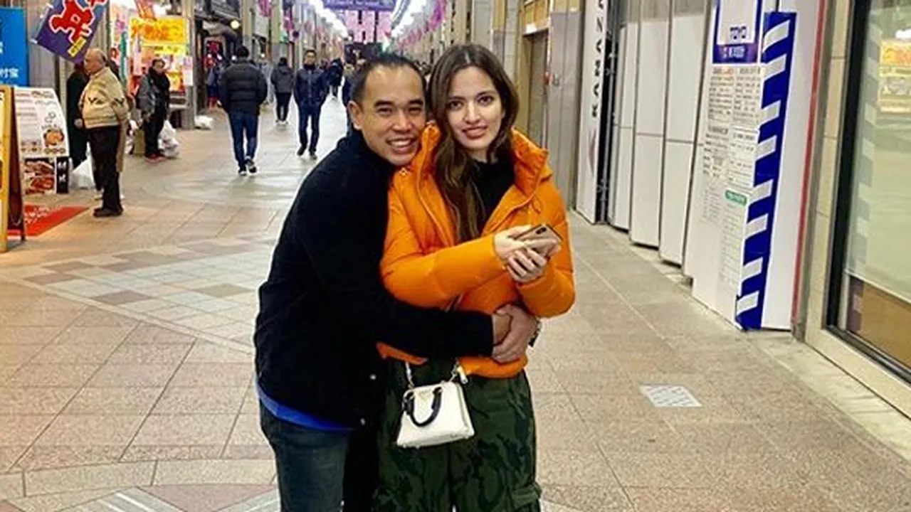 9 Tahun Bersama, Nia Ramadhani Bagi Tips Pernikahan Bahagia