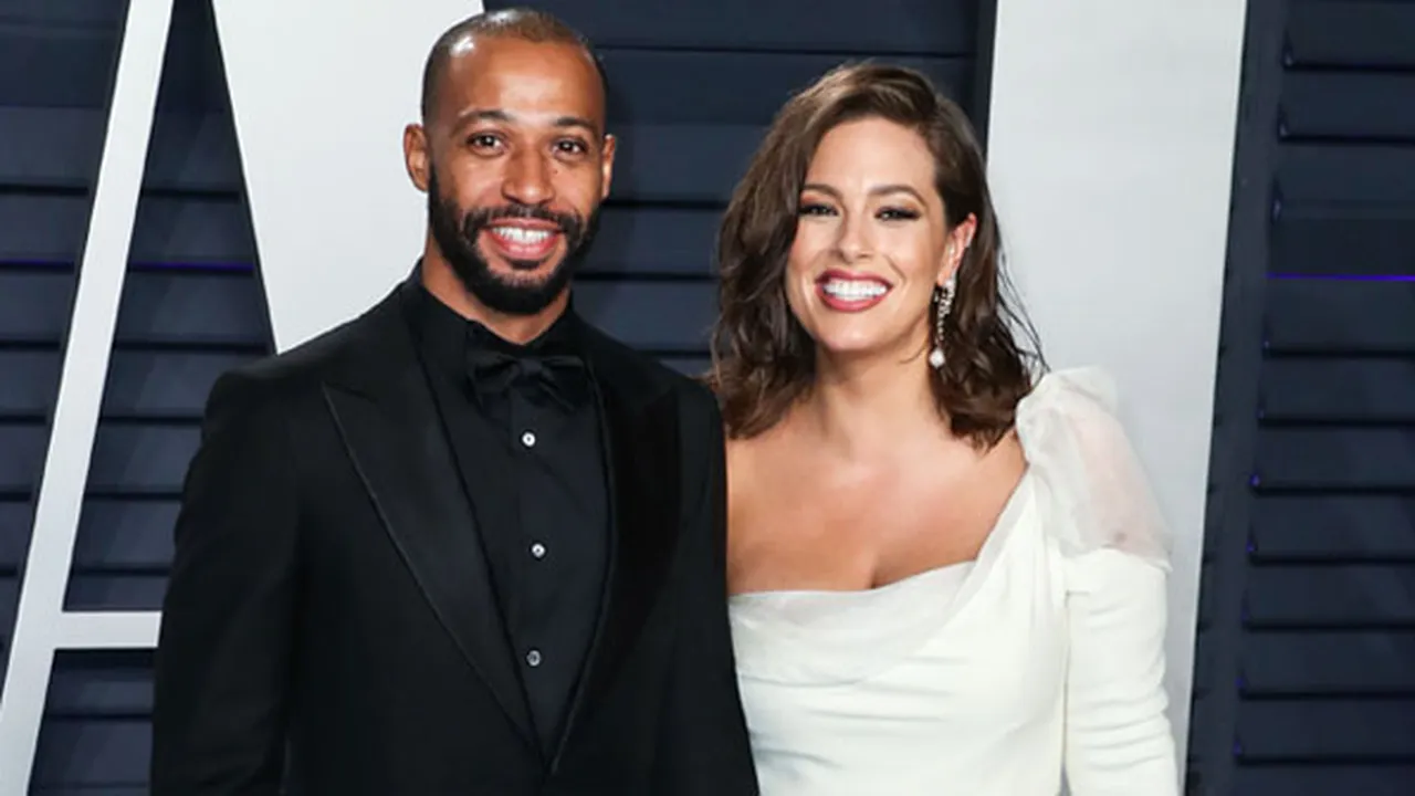 9 Tahun Menikah, Model Plus Size Ashley Graham Akhirnya Hamil Anak Pertama