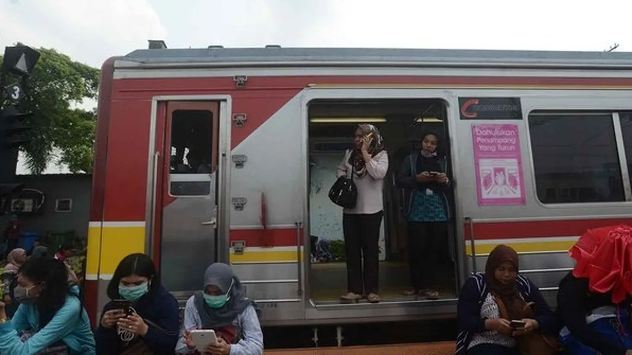 Ada Penumpang BAB di KRL Bekasi, Baunya Jadi Satu Gerbong