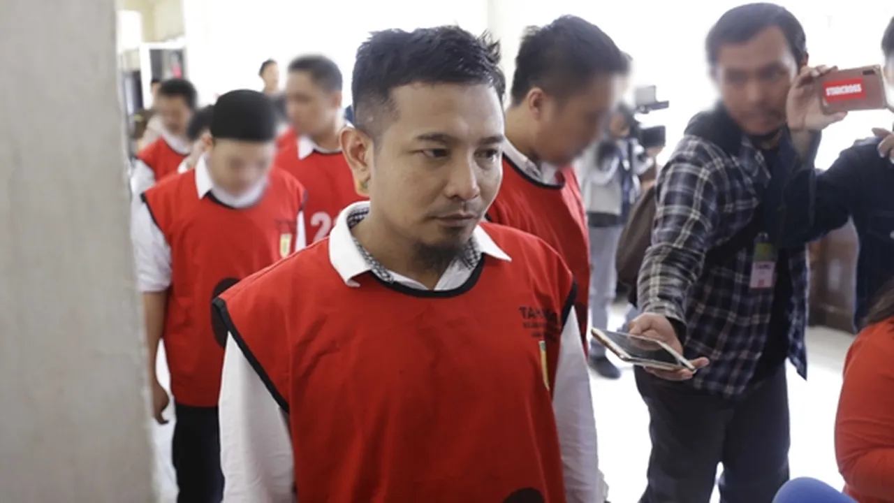 Ada Wanita Cantik yang Ditangkap Bersama Zul Zivilia, Siapa Dia?