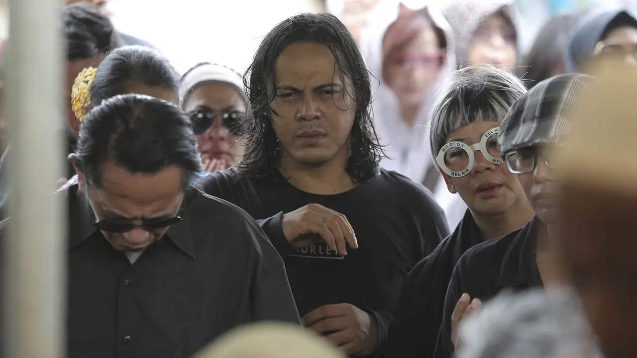 Adakan Acara 7 Harian Kenang Ria Irawan, Mayky Wongkar Ucapkan Terima Kasih Adakan Acara 7 Harian Kenang Ria Irawan, Mayky Wongkar Ucapkan Terima Kasih