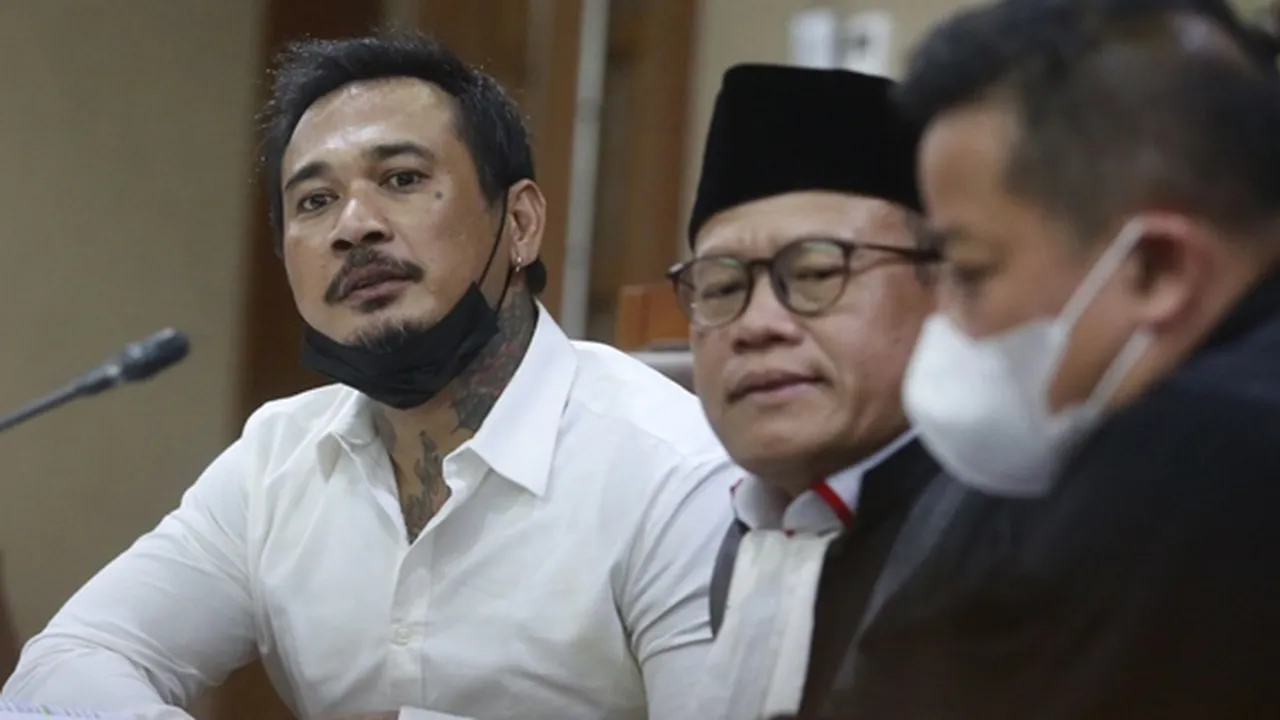 Adam Deni dan Kuasa Hukum Jerinx SID Memanas di Ruang Sidang, Kena Tegur Hakim