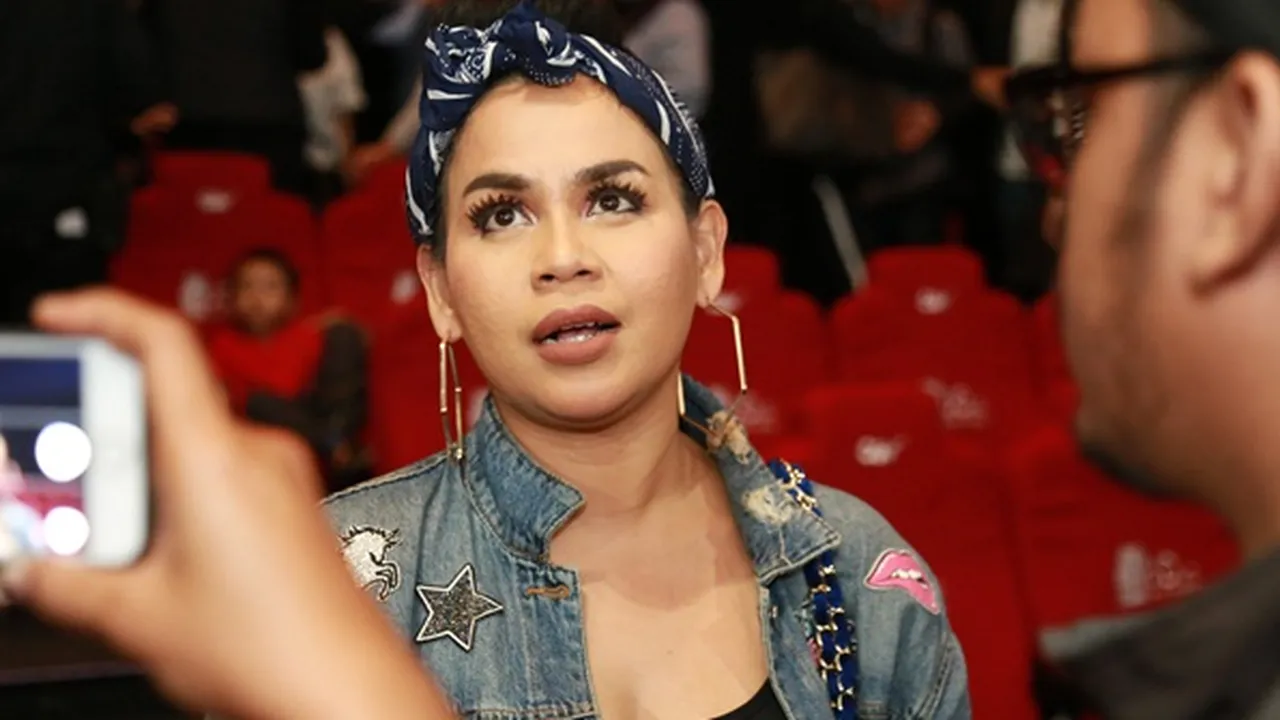 Adanya Gempa Buat Melaney Ricardo Khawatir Pergi ke Bali