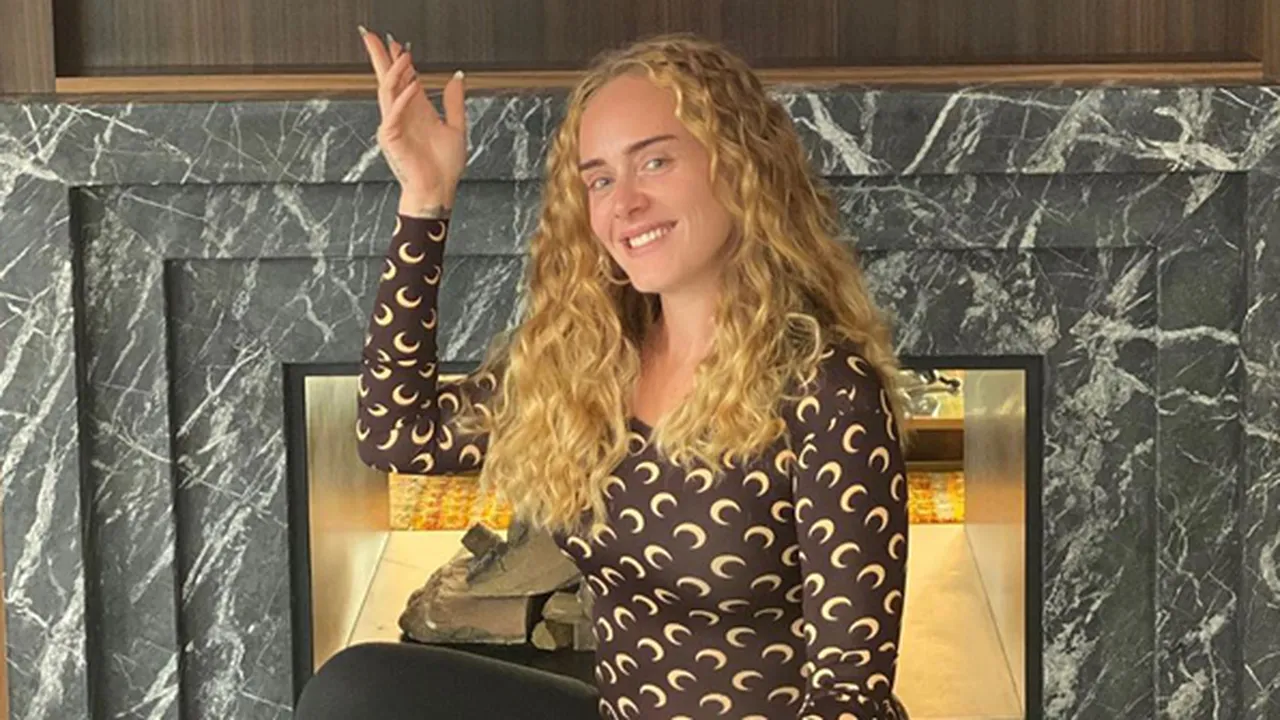 Adele Pamer Foto Pakai Bikini, Pamer Perut Rata dan Bikin Heboh Internet
