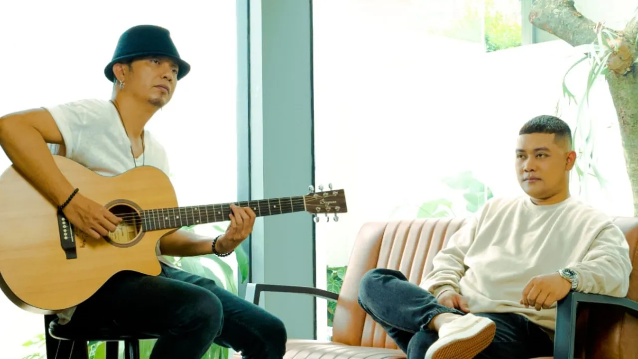 Adityo Prakoso dan Adhitya Pratama Berkolaborasi Rilis 'Dia Atau Kamu' Versi Akustik
