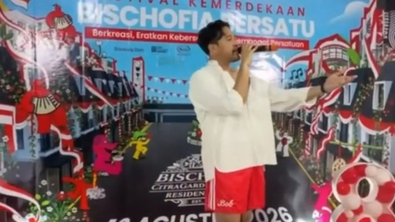 Adrian Khalif Manggung di Kompleks, Bawakan 'Alamak' Saat Agustusan Adrian Khalif Manggung di Kompleks, Bawakan 'Alamak' Saat Agustusan
