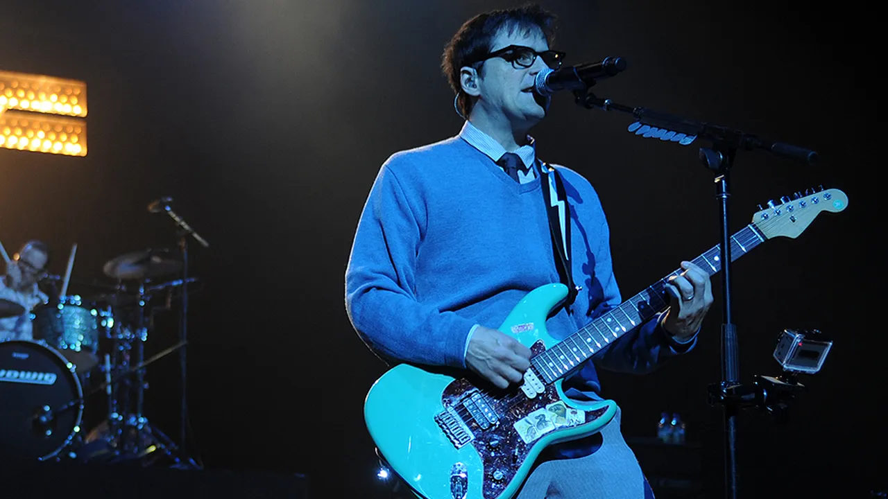 'Africa' Weezer Raih Posisi Puncak di Rock Airplay Chart