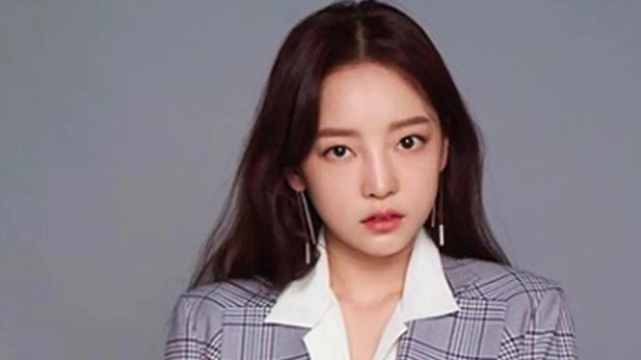 Agensi Goo Hara Usulkan Pemakaman Tertutup, Publik Diminta Tak Sebar Kabar Tak Pasti Agensi Goo Hara Usulkan Pemakaman Tertutup, Publik Diminta Tak Sebar Kabar Tak Pasti