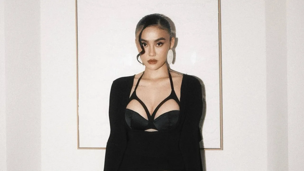 Agnez Mo Nyanyikan Indonesia Raya di Mandalika, Suasana Khidmat Agnez Mo Nyanyikan Indonesia Raya di Mandalika, Suasana Khidmat