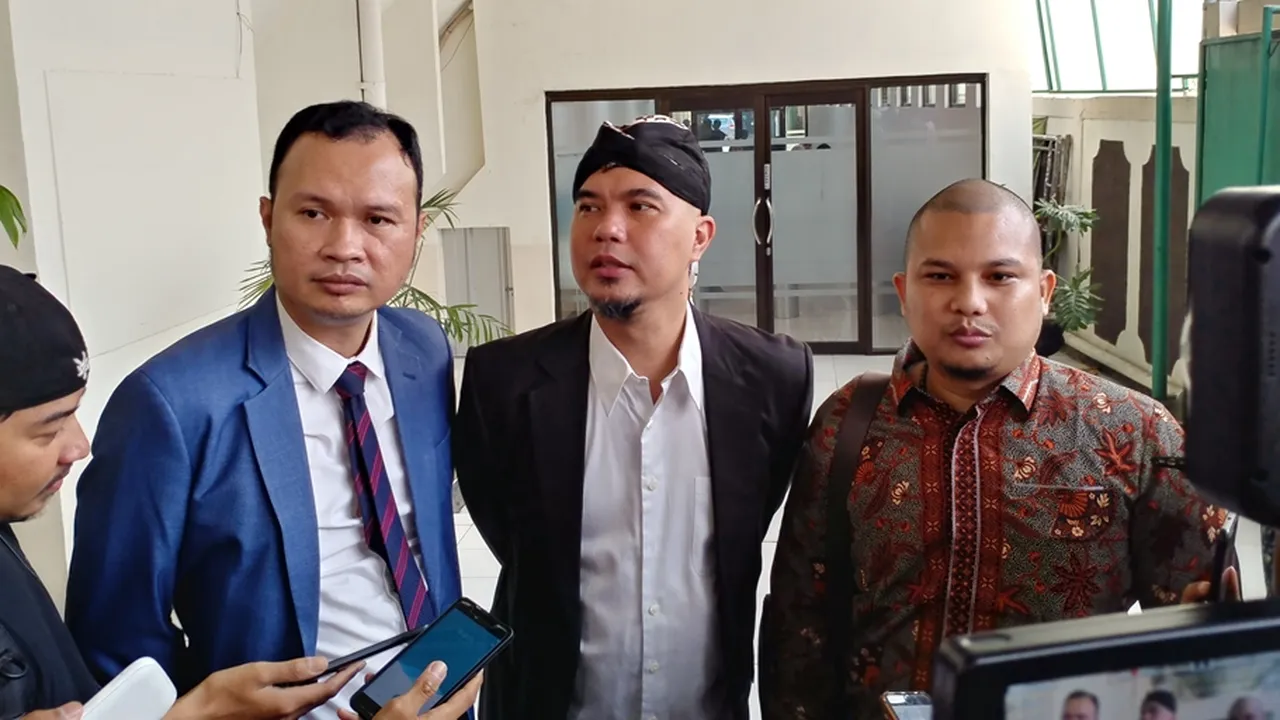Ahmad Dhani Mengaku Satu Geng - Kenalkan Maia pada Irwan Mussry?