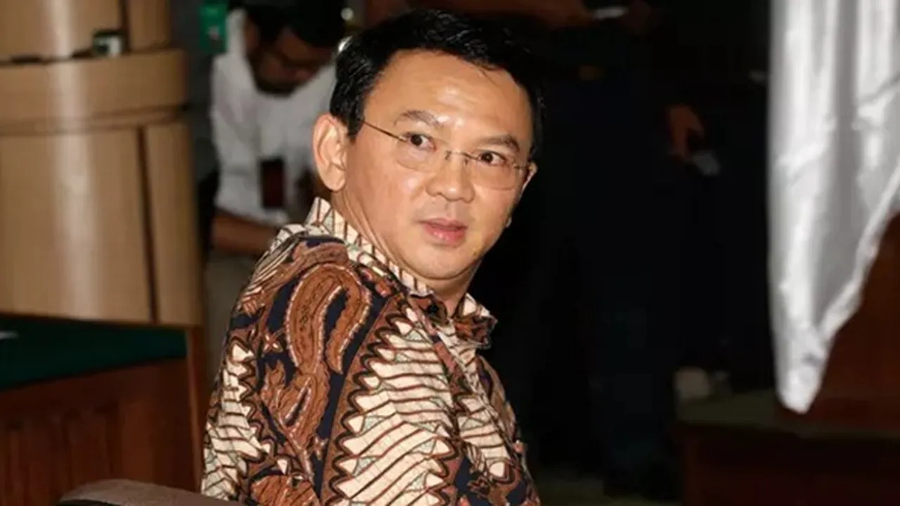 Ahok Bebas Hari Ini, Tampil Kasual dan Rapi Keluar Mako Brimob