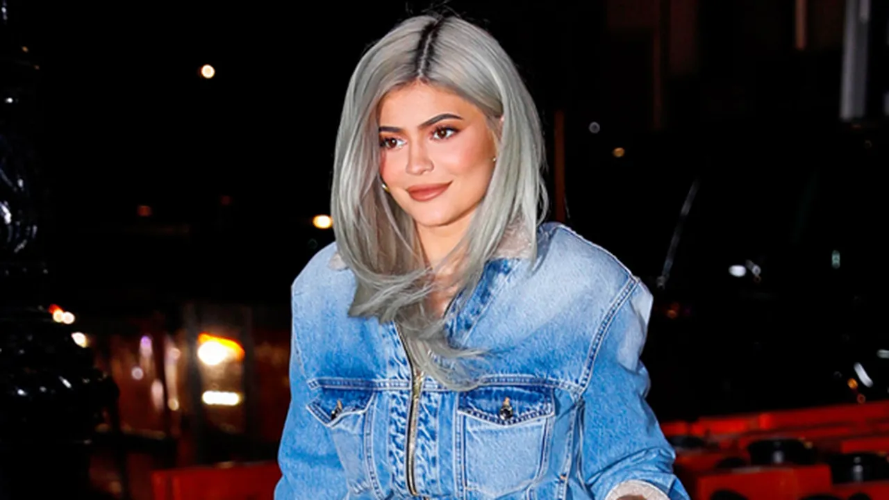 Ajak Stormi Webster Dinner, Kylie Jenner Pamer Cincin Tunangan?
