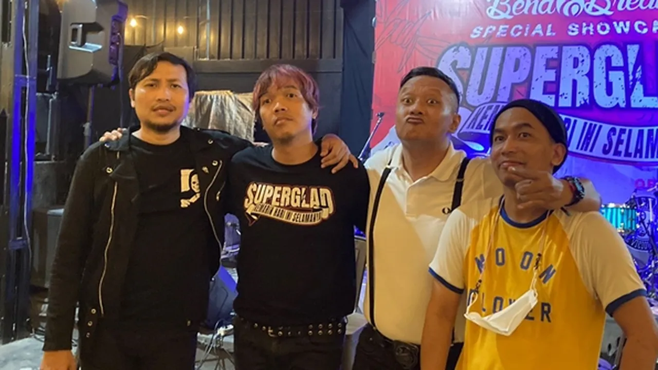 Akan Tetap Berkarya Tanpa Buluk, Superglad Berencana Cari Vokalis Baru Akan Tetap Berkarya Tanpa Buluk, Superglad Berencana Cari Vokalis Baru