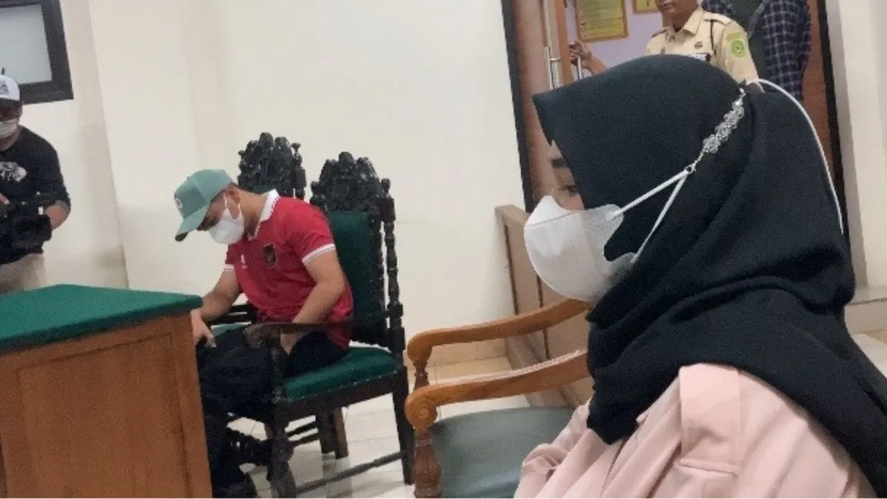 Akhirnya Bertemu di Sidang Cerai, Putra Siregar dan Septia Yetri Merasa Canggung
