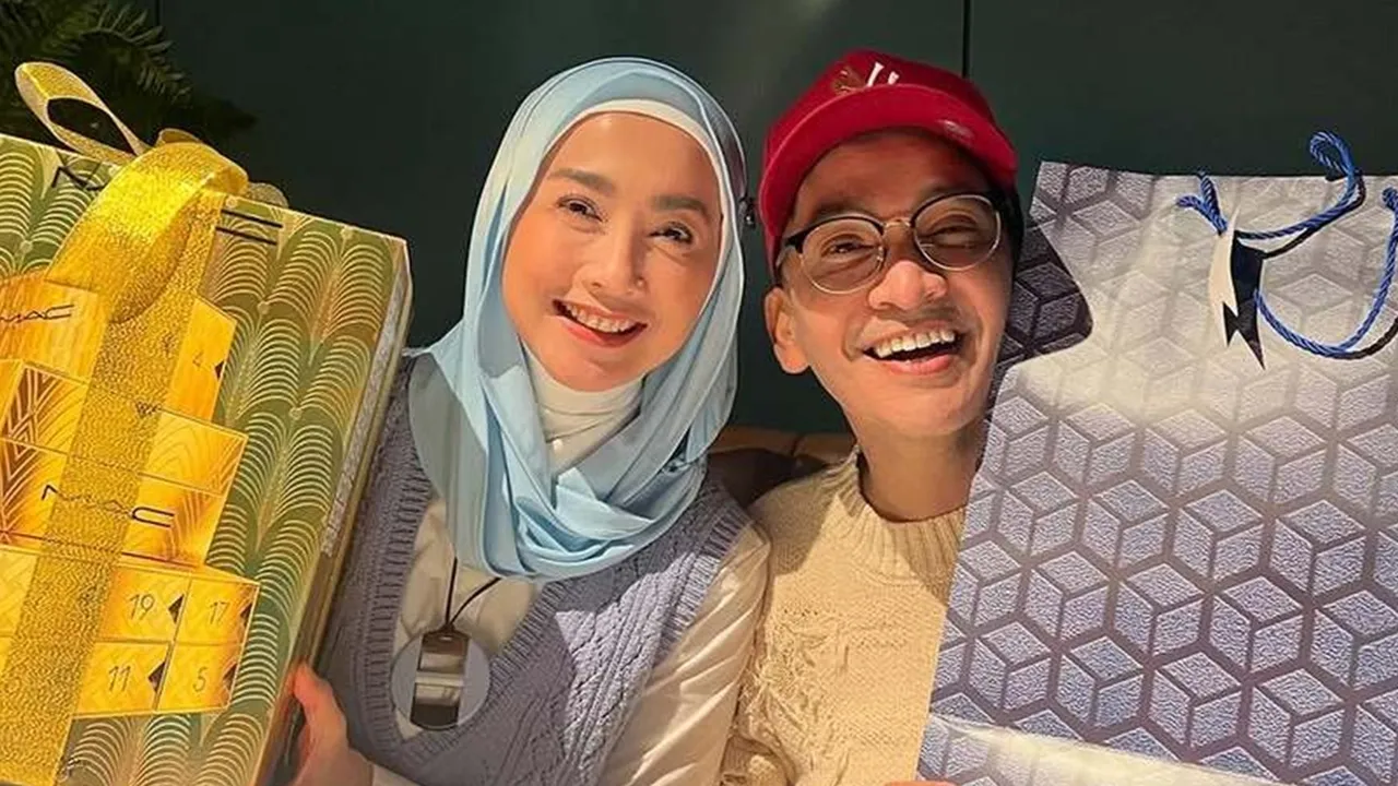 Akhirnya Terungkap Alasan Desy Ratnasari Dekat dengan Ruben Onsu Akhirnya Terungkap Alasan Desy Ratnasari Dekat dengan Ruben Onsu
