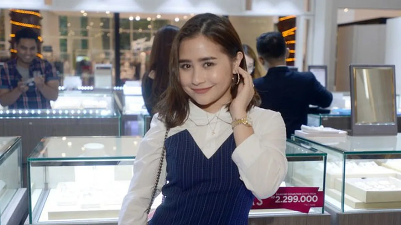 Aksesoris Favorit Prilly Latuconsina Agar Bisa Tampil Cantik Setiap Saat Aksesoris Favorit Prilly Latuconsina Agar Bisa Tampil Cantik Setiap Saat