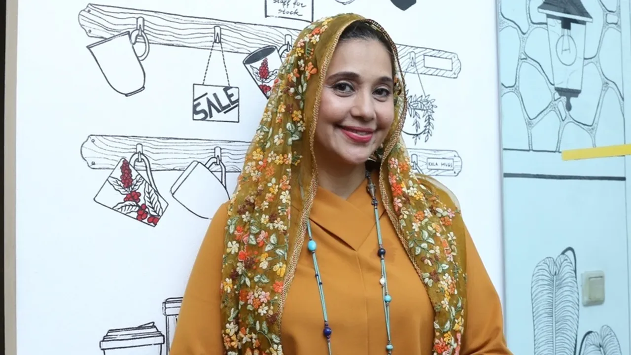 Aksi Ayu Azhari dalam Bela Negara, Buka Bisnis yang Tak Cari Keuntungan Semata Aksi Ayu Azhari dalam Bela Negara, Buka Bisnis yang Tak Cari Keuntungan Semata