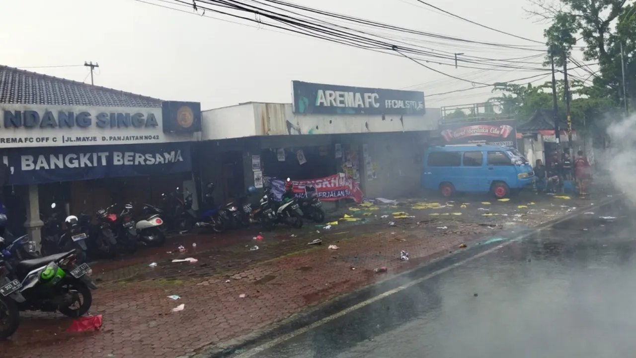 Aksi di Demo Berakhir Rusuh, Manajemen Pertimbangkan Arema FC Untuk Bubar