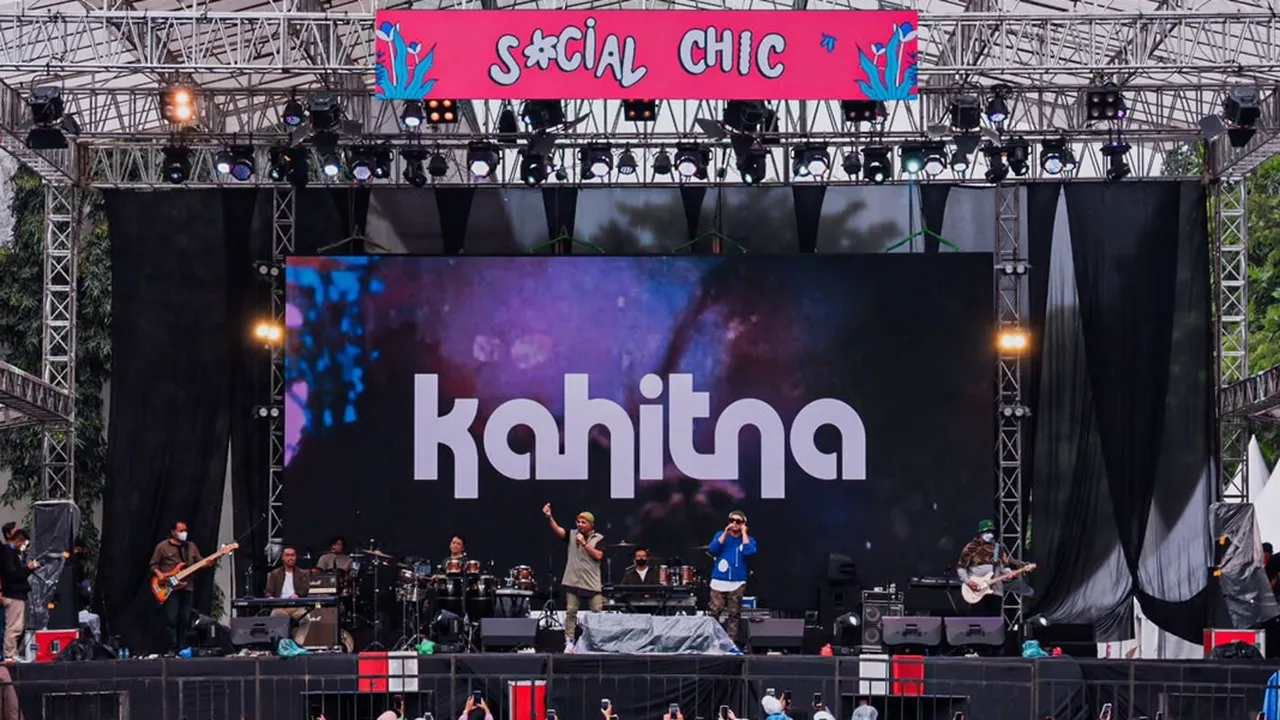 Aksi Kahitna & SMASH Tutup Festival and Exhibition Social Chic 2022 di Bandung