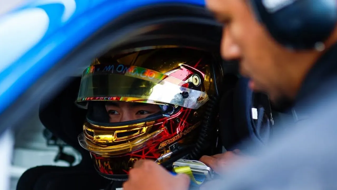 Aksi Zhou Yiran Jadi Pembalap Ikut Ajang French FFSA GT4 Championship