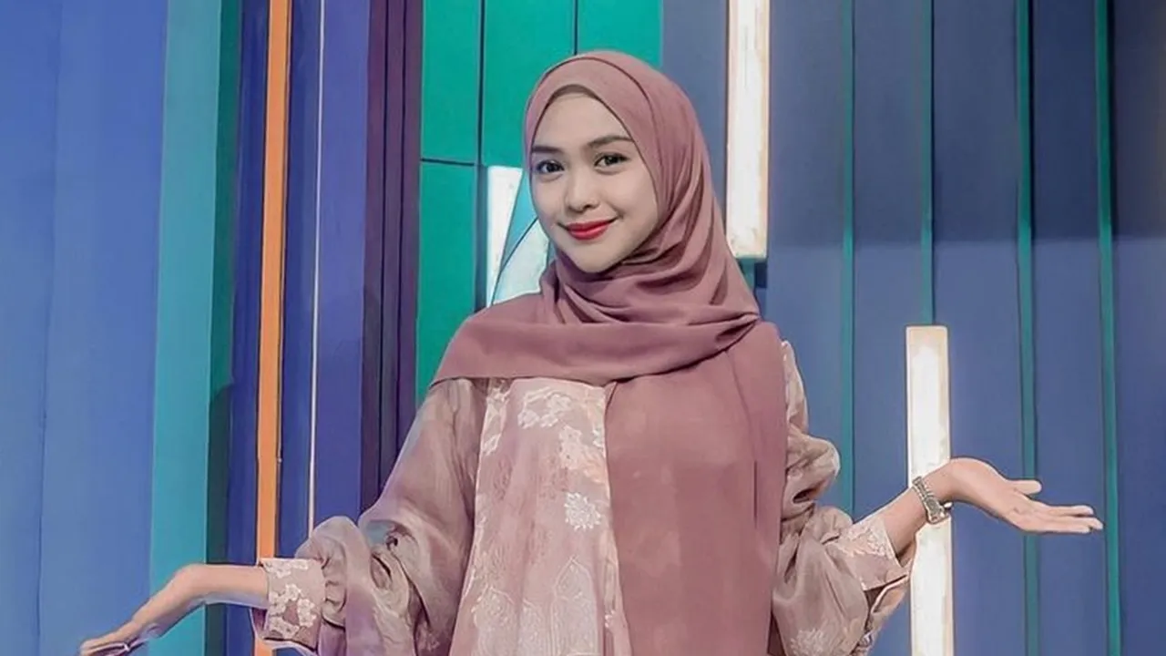 Aksinya Kembali Jadi Sorotan, Ini Momen Ria Ricis Berenang Pakai Gamis Aksinya Kembali Jadi Sorotan, Ini Momen Ria Ricis Berenang Pakai Gamis