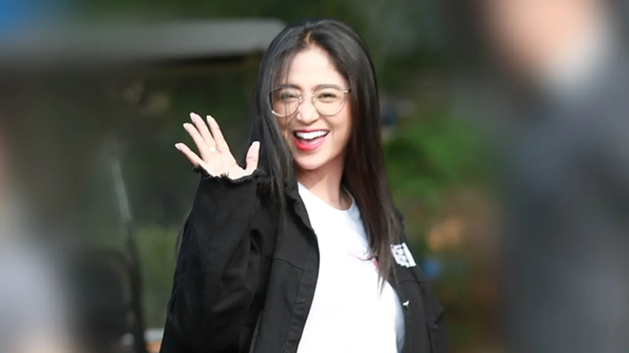 Aksinya Menari di Kedalaman 16 Meter Bikin Netizen Julid dan Tak Percaya, Dewi Perssik Buka Suara
