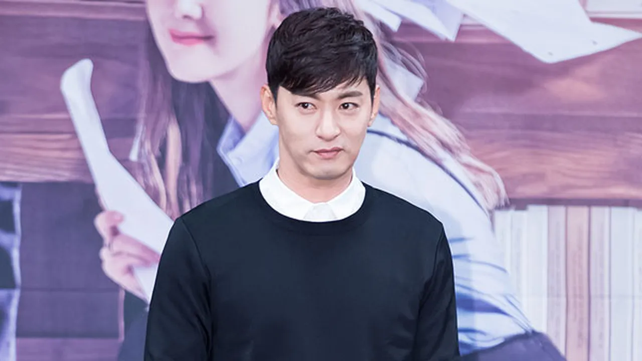Aktor Joo Jin Mo Dikonfirmasi Pacaran dengan Seorang Dokter