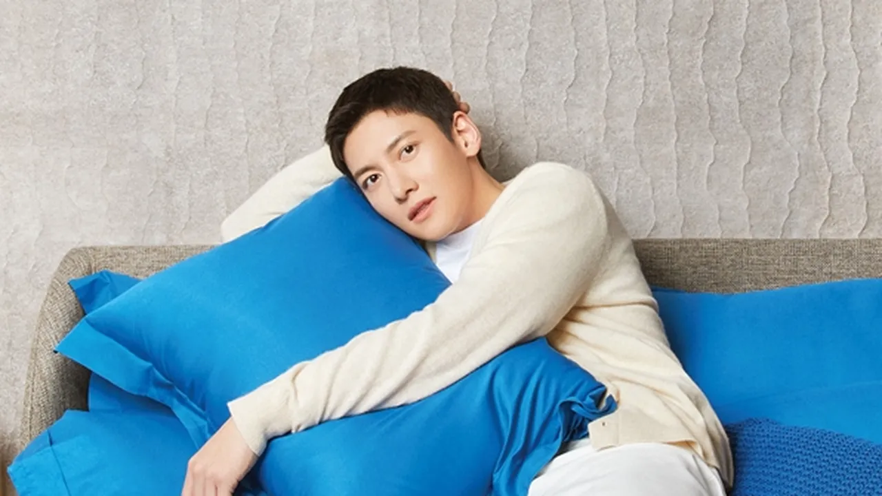 Aktor Korea Ji Chang Wook Ungkap Alasan Sebut Sprei Sebagai Elemen Penting