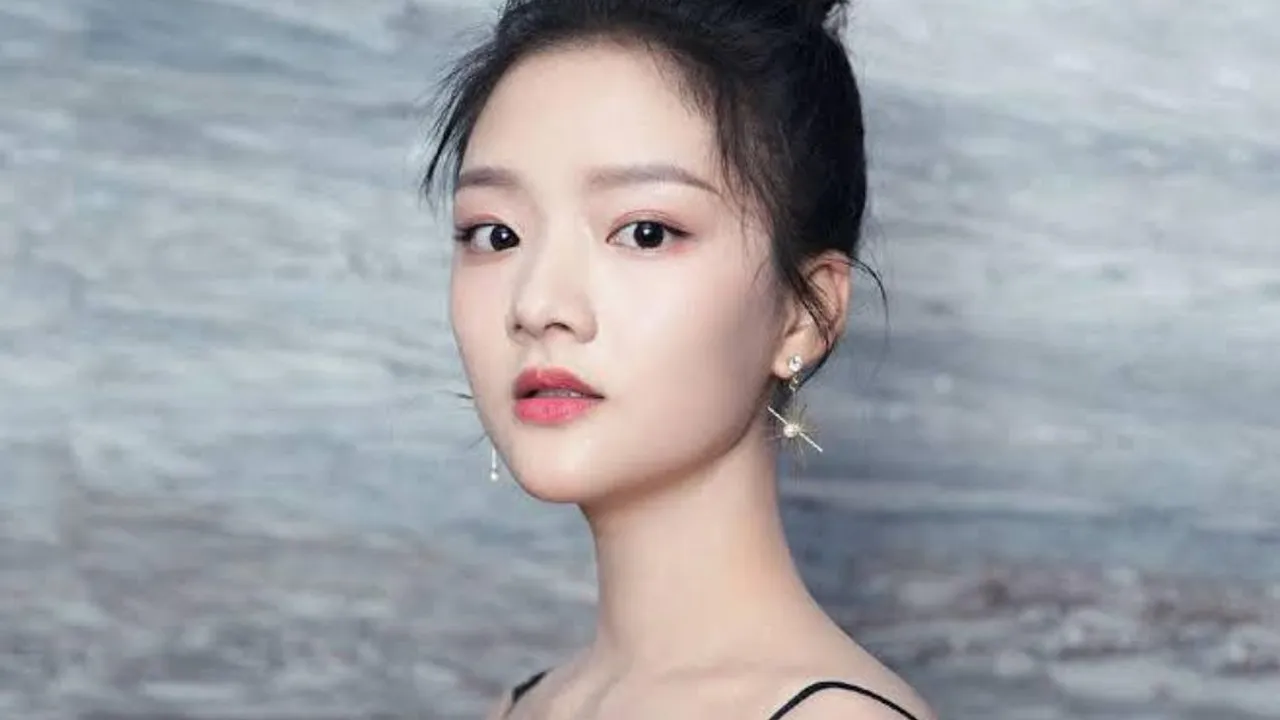 Aktris China Muda yang Tak Hanya Cantik, Tapi Juga Wajah Sensual dan Punya Daya Pikat Kuat