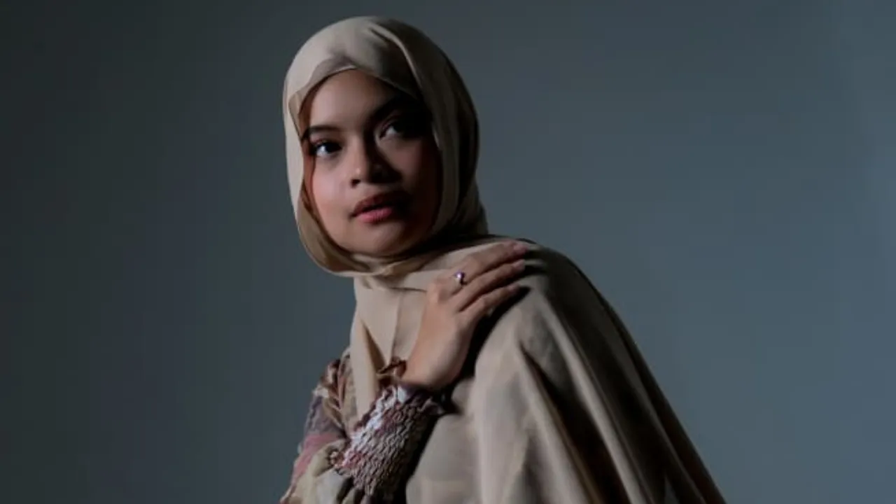 Aktris Reina Moore Rilis Single Religi, Lebarkan Sayap ke Dunia Musik