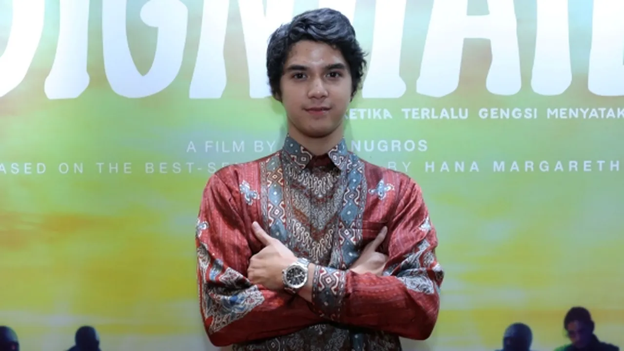 Al Ghazali Akui Kecintaannya Pada Batik dalam Postingan Instagram, Netizen: Aku Cinta Kamu Al Ghazali Akui Kecintaannya Pada Batik dalam Postingan Instagram, Netizen: Aku Cinta Kamu