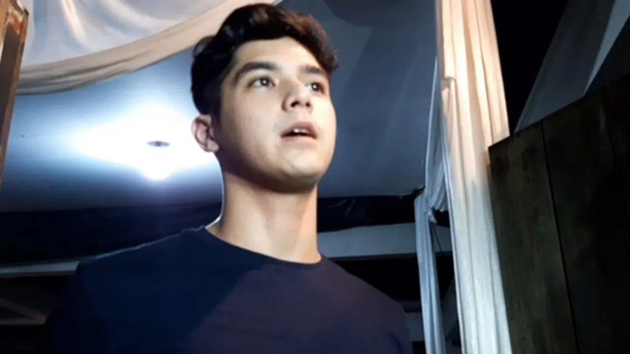 Al Ghazali Ungkap BCL Masih Bisa Tertawa Saat Ditemui Para Tamu di Rumah Duka Al Ghazali Ungkap BCL Masih Bisa Tertawa Saat Ditemui Para Tamu di Rumah Duka