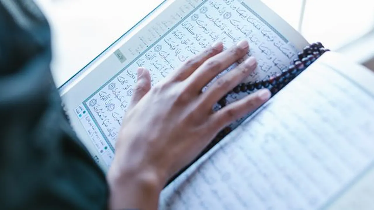 Al Waqiah Artinya Menerangkan Datangnya Hari Kiamat, Keutamaannya Saat Dibaca Rutin Dijauhkan dari Kemiskinan