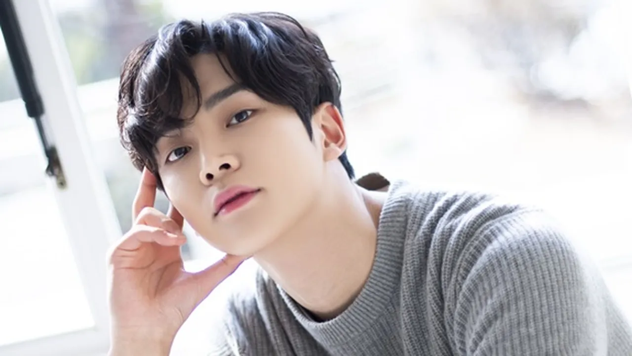 Alami Cedera Punggung dan Lutut, Rowoon SF9 Harus Hiatus