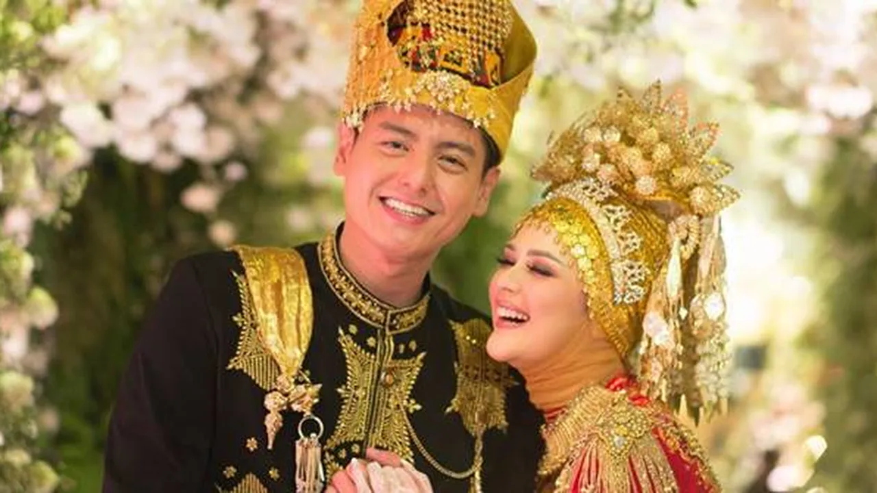 Alasan Cut Meyriska dan Roger Danuarta Setelah Nikah Masih Tinggal Bersama Orangtua Alasan Cut Meyriska dan Roger Danuarta Setelah Nikah Masih Tinggal Bersama Orangtua