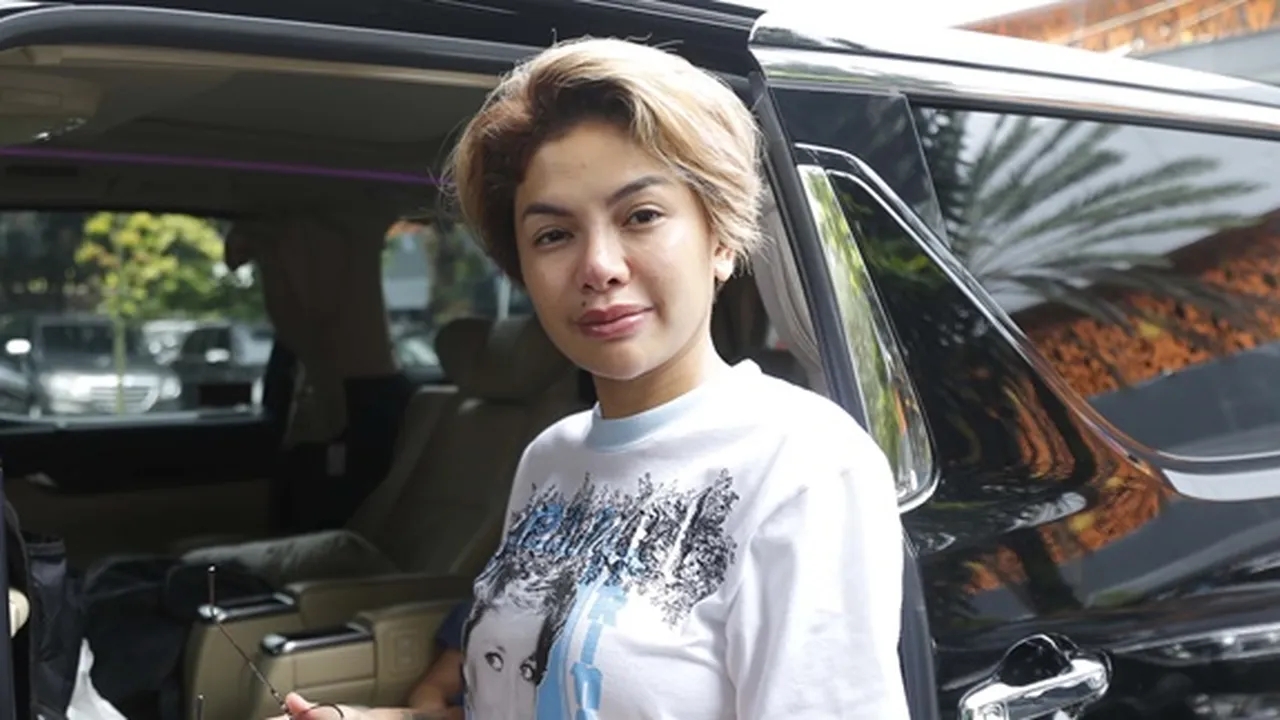 Alasan Nikita Mirzani Suka Ikut Campur Masalah Orang Lain Alasan Nikita Mirzani Suka Ikut Campur Masalah Orang Lain